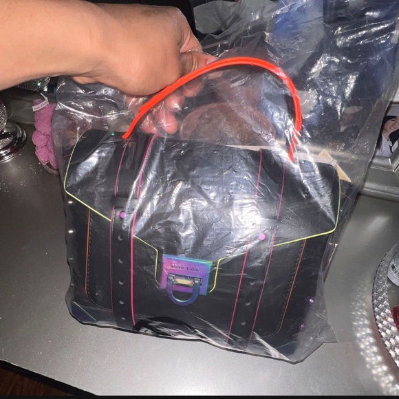 Michael Kors Manhattan Satchel Bag - Picture 2 of 6